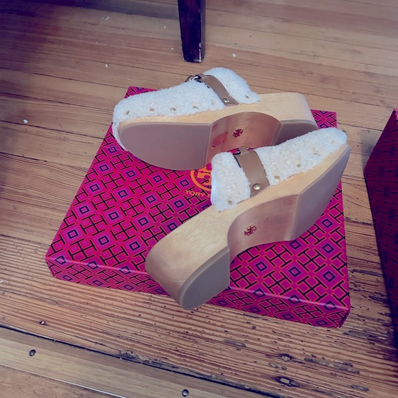 Tory Burch Jessica Sherpa Clogs - Picture 7 of 11